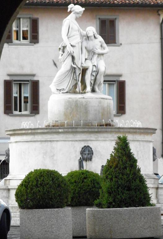 Albergo Ristorante Della Torre Trescore Balneario Exterior photo